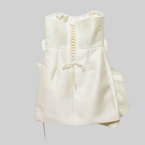 Sierra Darien Voluminous Flower Design Dress in Ivory - Picture 3 of 3